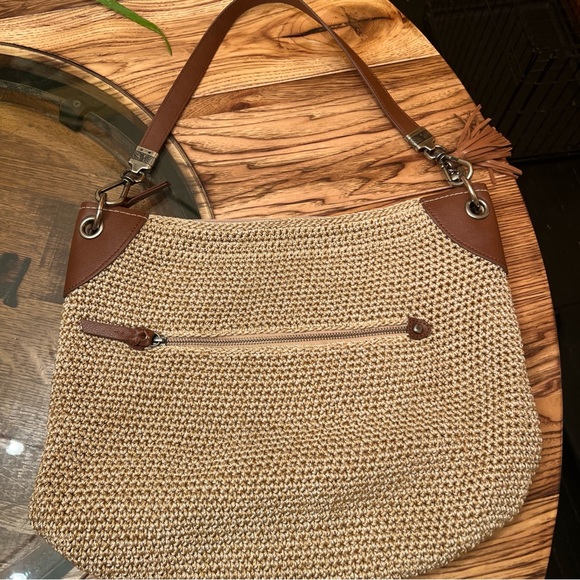 The SAK Indio Crochet Hobo Purse Handbag Woven Bag Tan Pockets Zip Bag Charm - Picture 2 of 11